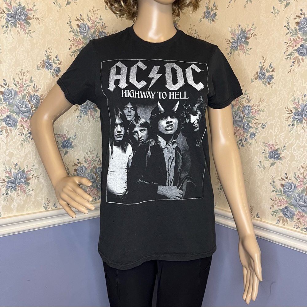 Unisex AC/DC Highway to Hell Black Graphic T-Shirt, size s